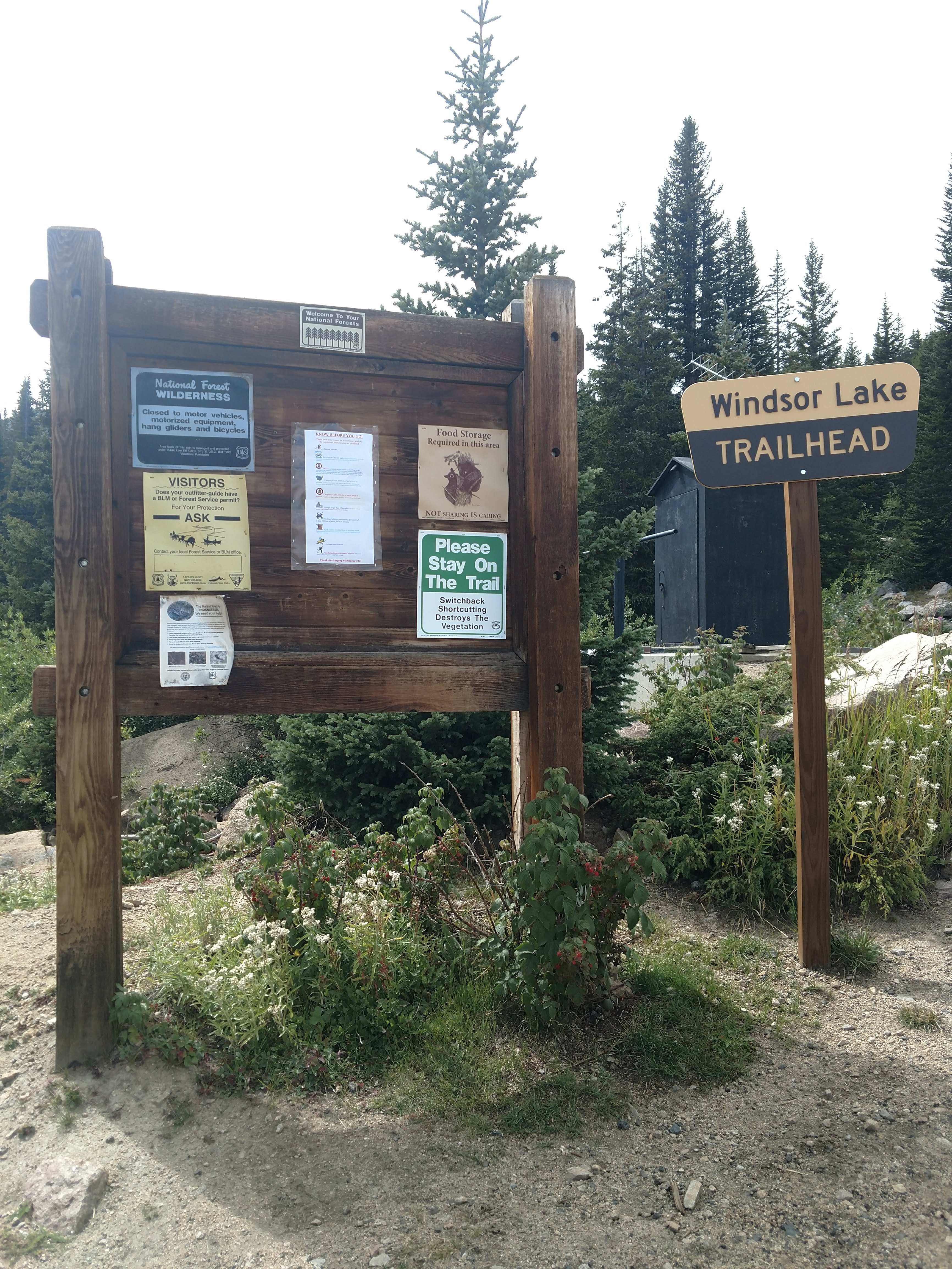 The Windsor Lake Trailhead signage.